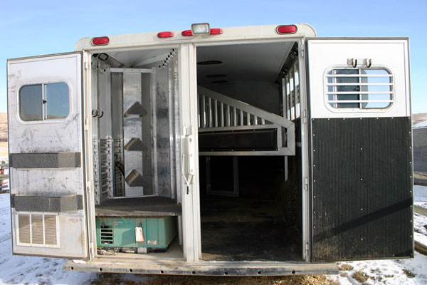 Elite_tack_trailer-back